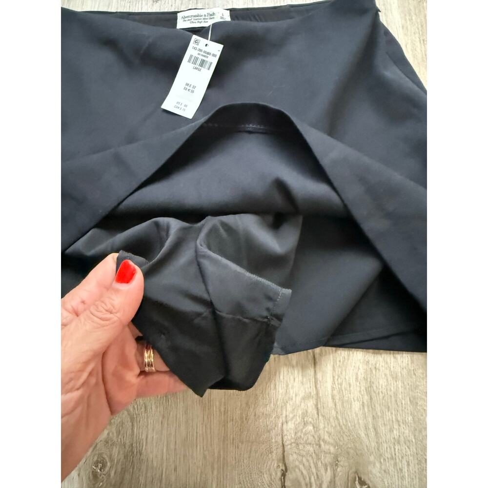 Abercrombie & Fitch Scarlett Mini Skort Ultra High Rise, size Large, NWT - Picture 5 of 6